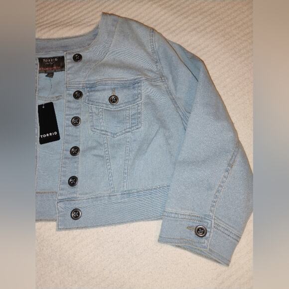 Torrid NWT Collarless Cropped Denim Jacket Size M/L - Picture 3 of 7